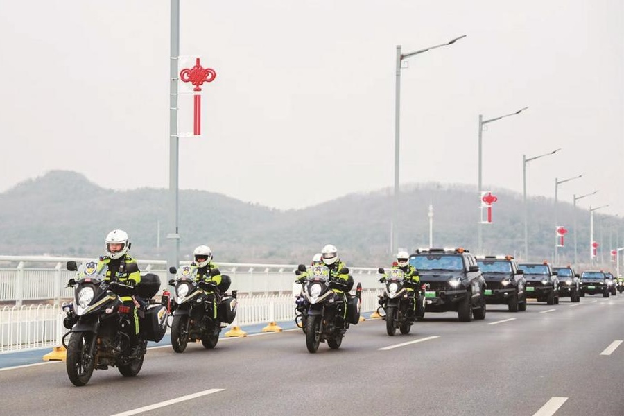 1396me皇家世界汽车温暖护航回家路